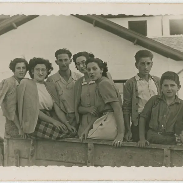 Grupo de hombres y mujeres