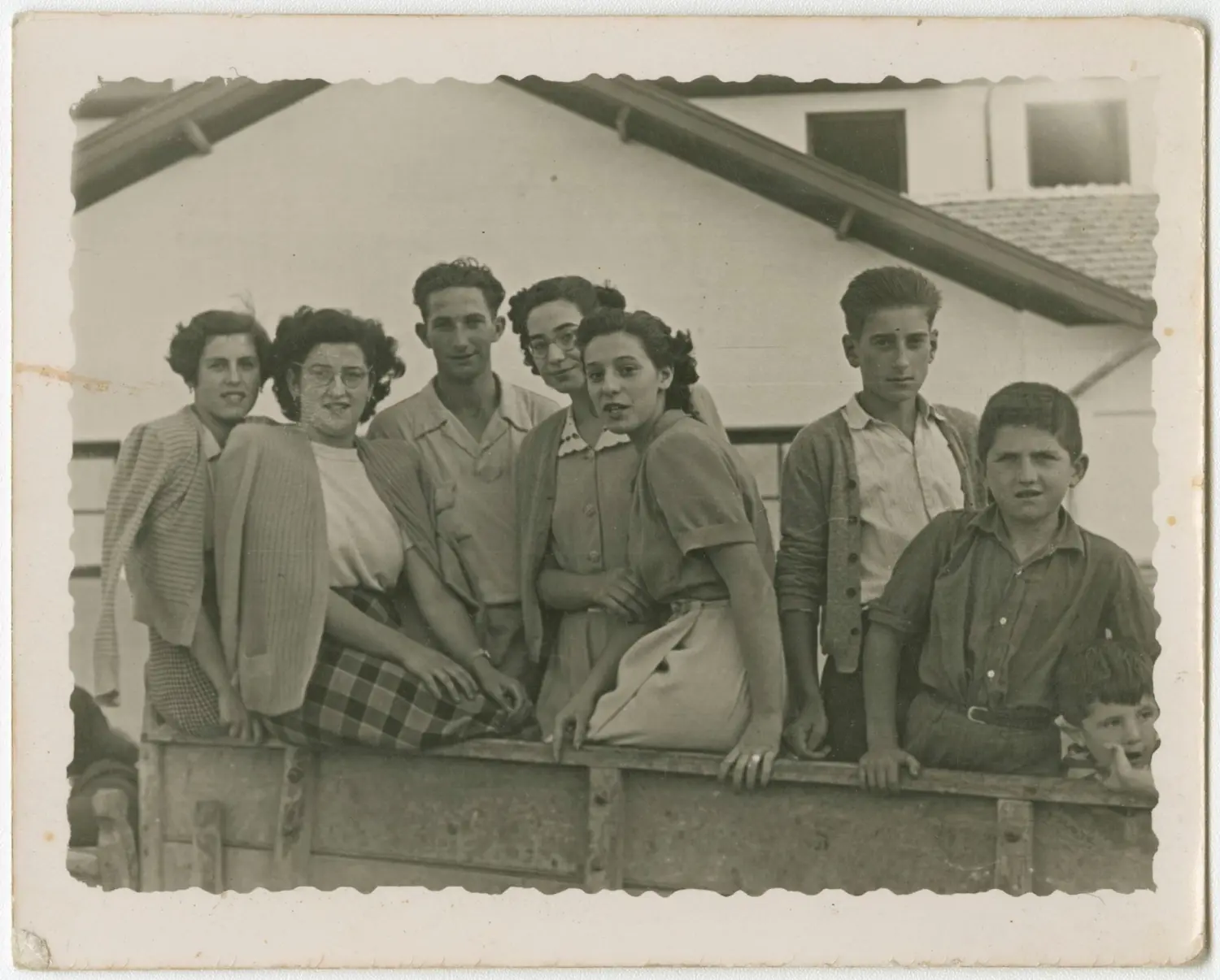 Grupo de hombres y mujeres