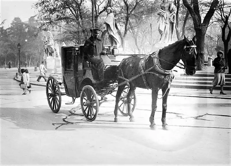 ÚLTIMOS COCHES DE CABALLOS EN PZA. ORIENTE