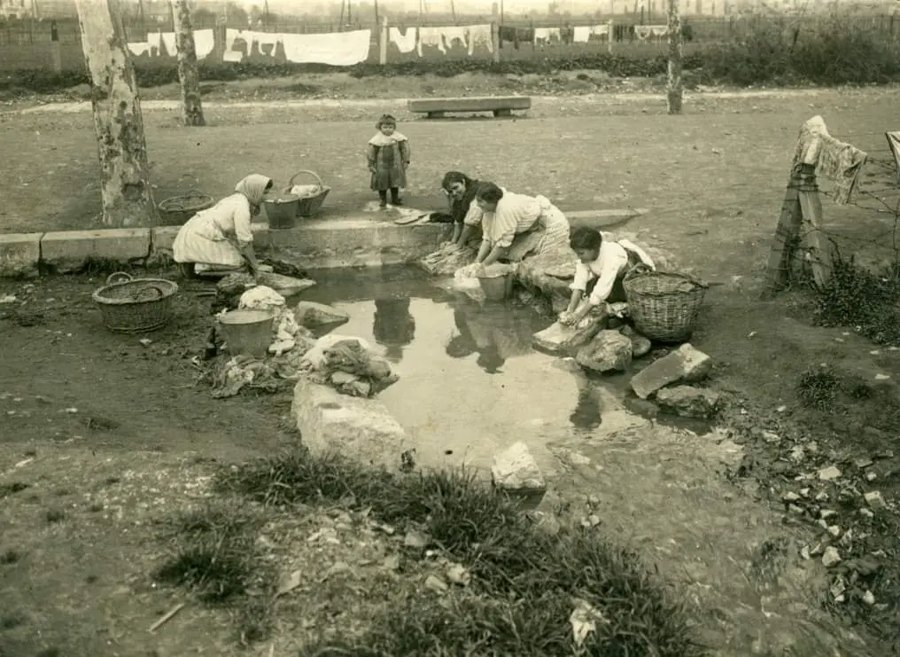 Lavando en el regato