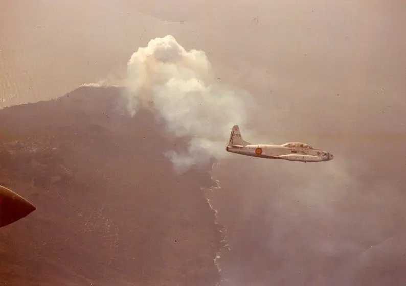 Sobrevolando el volcán Teneguía
