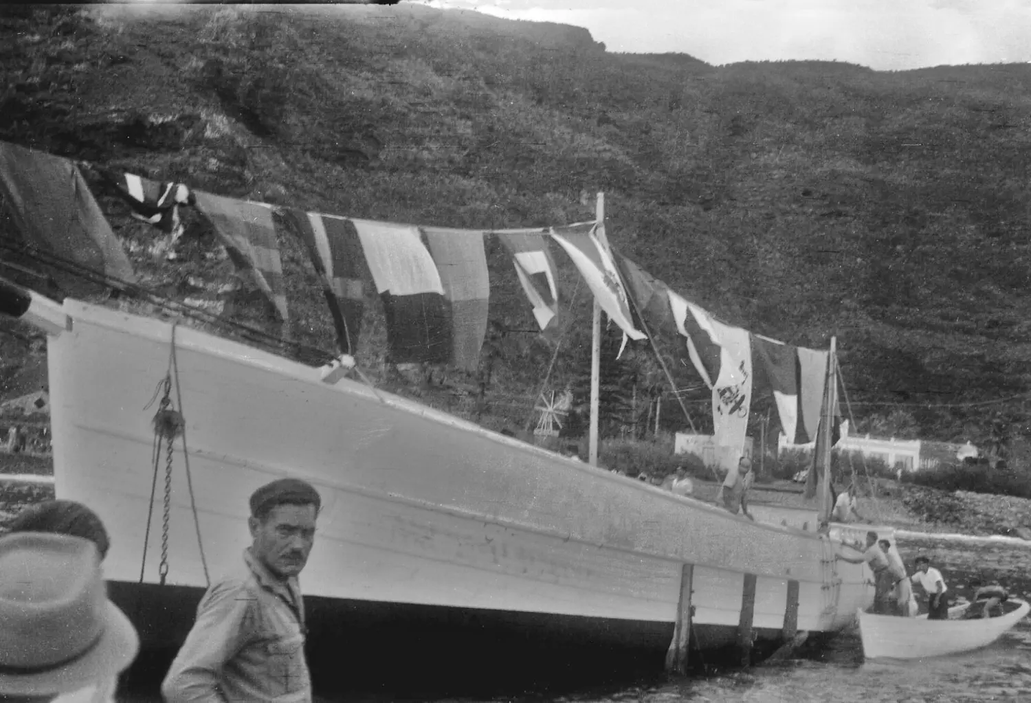 Botadura de la goleta Benahoare.