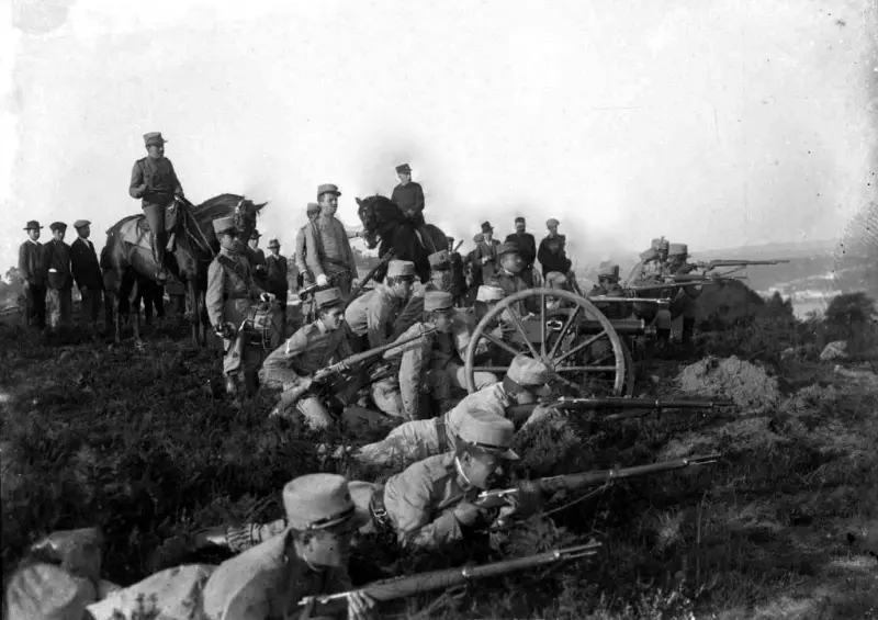 Exercícios do Regimento de Infantaria n.º 18 na Serra do Pilar