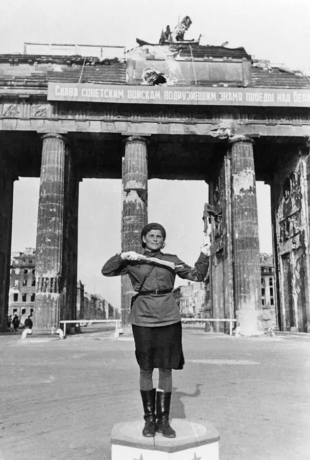 Traffic Controller at the Brandenburg Gate