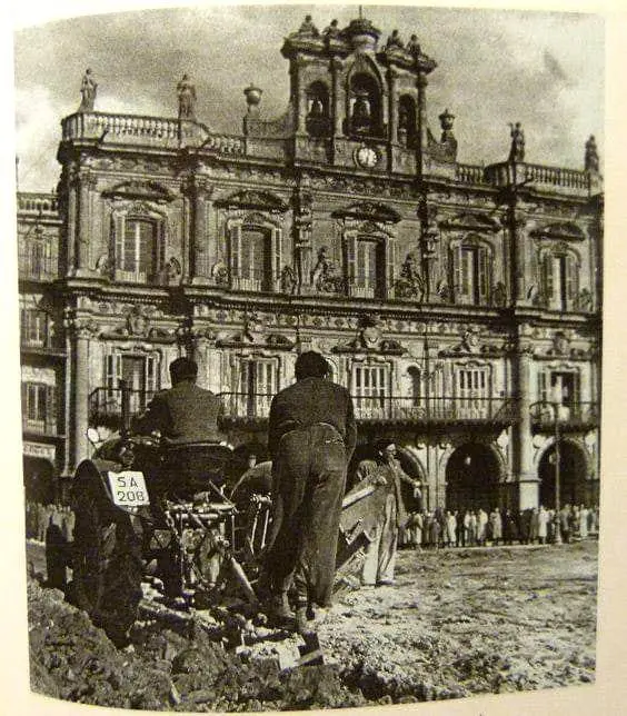 "Arando" la Plaza Mayor.