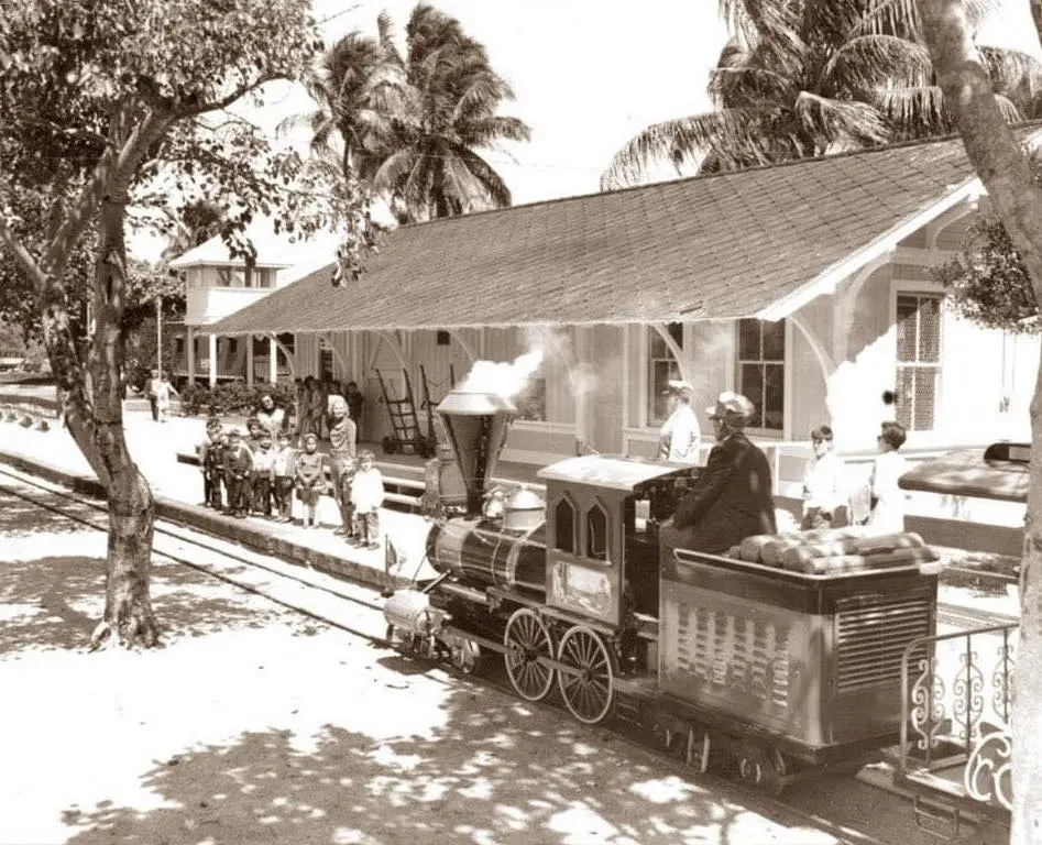 The train at Crandon Park Zoo