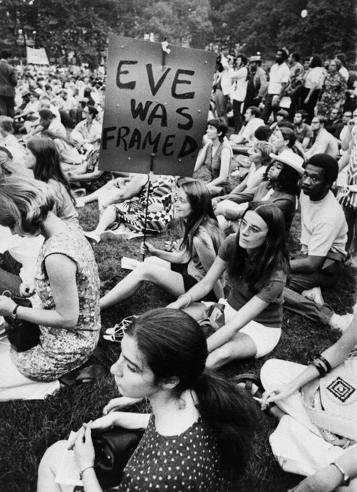 Feminists holding a 'Eva was framed' poster