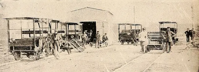 Sección de automóviles en la estación Baquedano