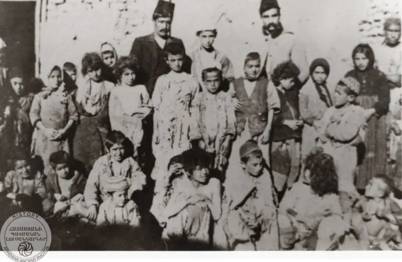 Armenian orphans and migrants recruited from the desert in Sheikh-Sait