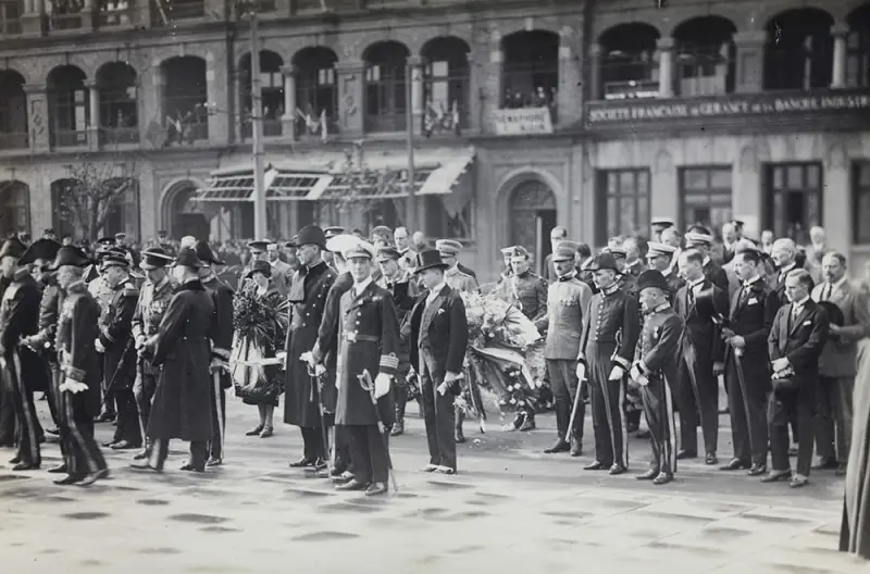Dignitaries at War Memorial