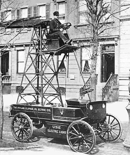Philadelphia Electric Co. streetlight maintenance vehicle