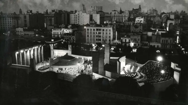  Libros, luces y cultura bajo el cielo porteño