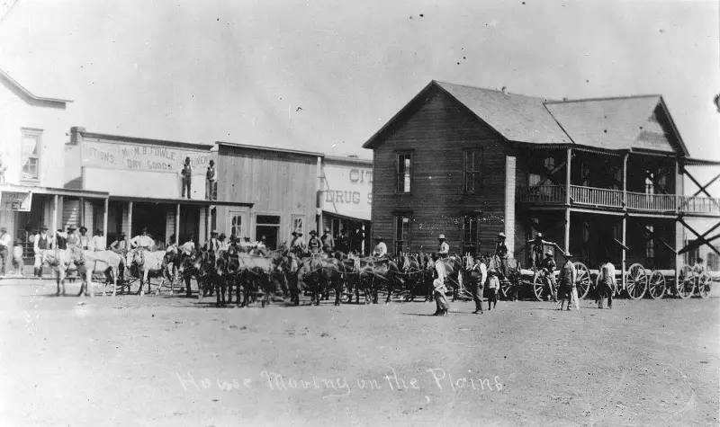 Moving of a hotel from Dimmitt to Plainview 