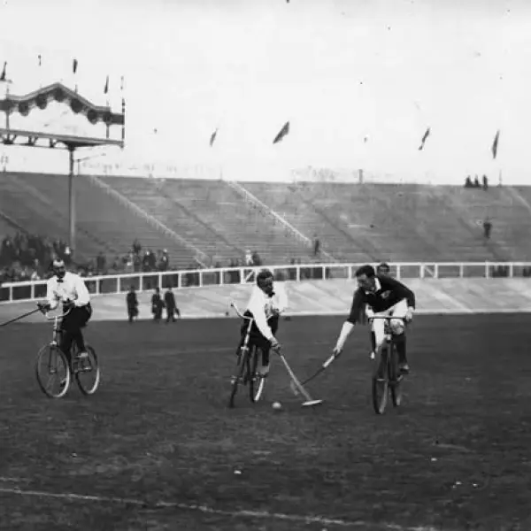 Bicycle polo match