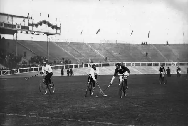 Bicycle polo match