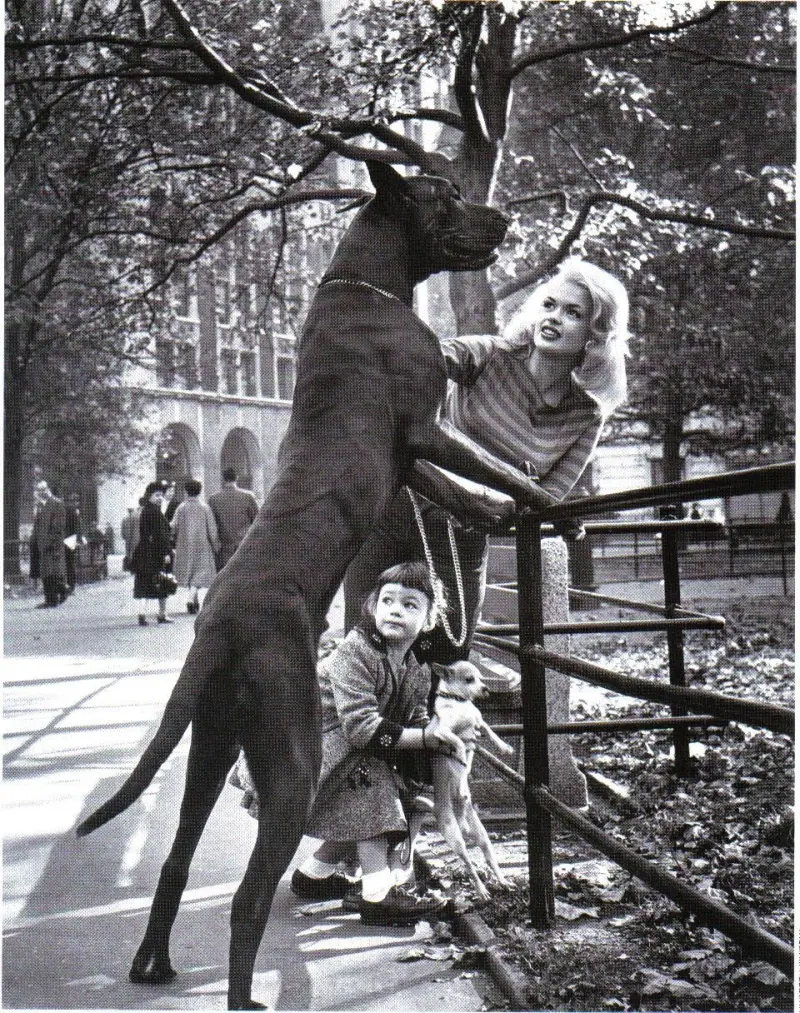 Jayne Mansfield with her daughter