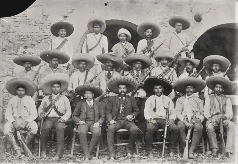 Emiliano Zapata y su Estado mayor en el Hotel Alvarez