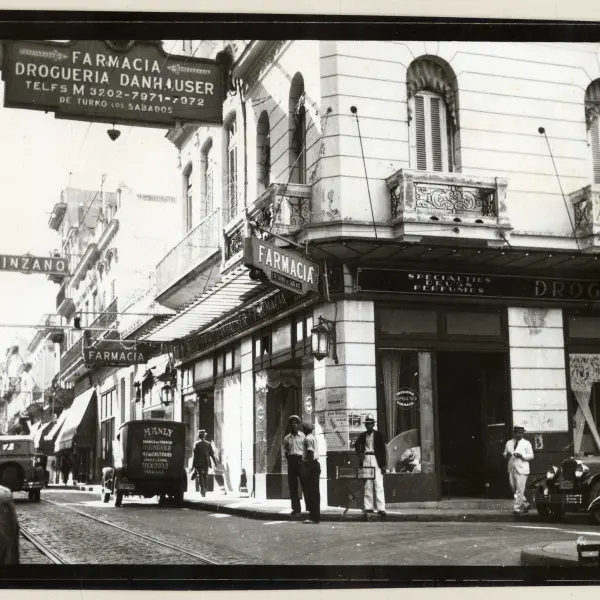 Farmacia-Droguería Danhauser.