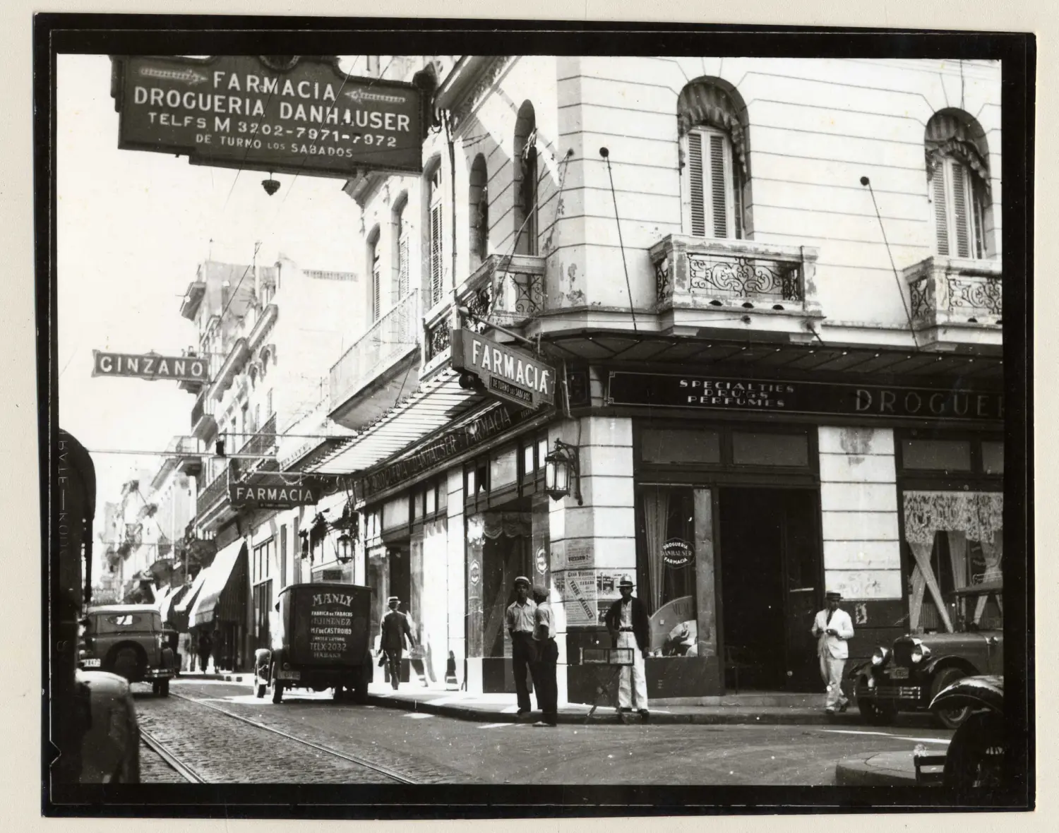 Farmacia-Droguería Danhauser.