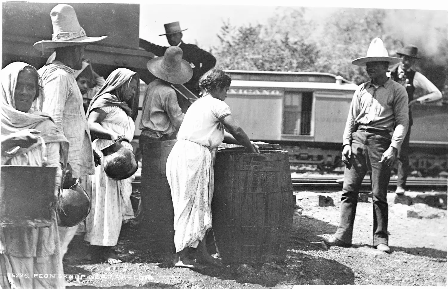 Llenando sus cantaros de agu