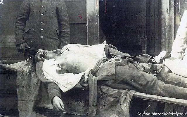  Askerinin Şehzadebaşı Karakolu 