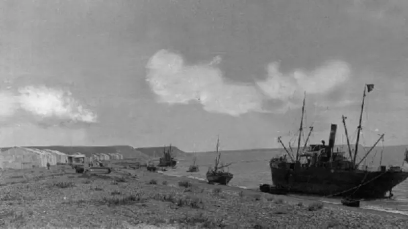 Primeras casas de Puerto Santa Cruz