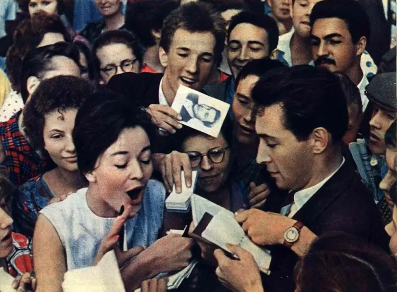 Vyacheslav Tikhonov signs autographs