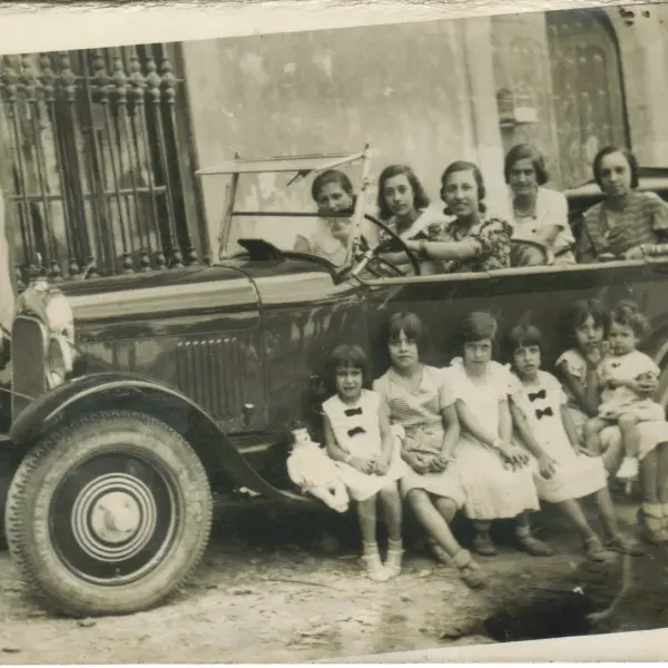 Mujeres conduciendo un coche