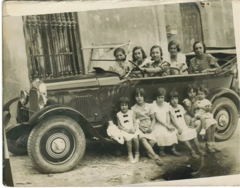 Mujeres conduciendo un coche