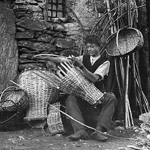 Un tejedor de canastas