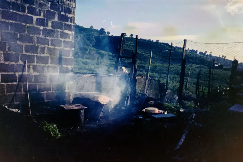 Ahumando queso en Roque Faro. 