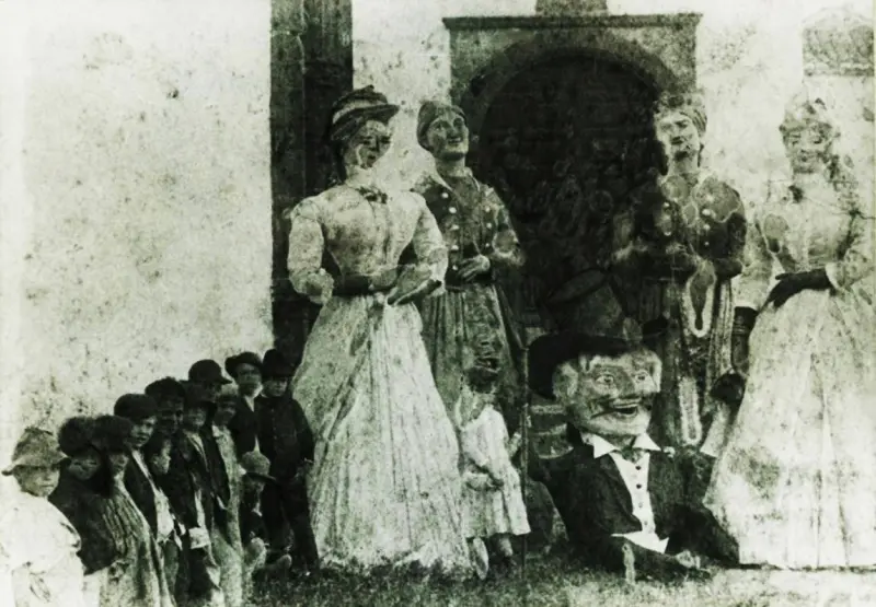 Gigantes y Cabezudos.