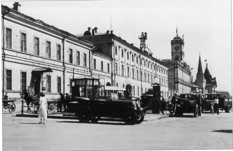 Gas Station on Komsomolskaya Square