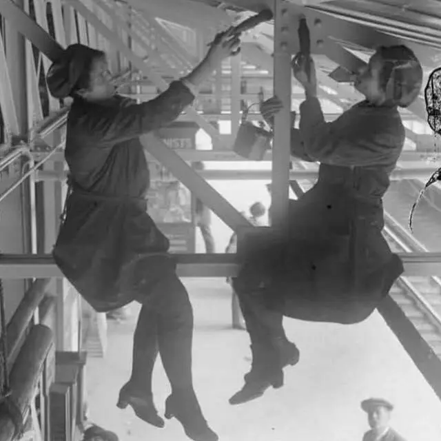 Painting roof girders