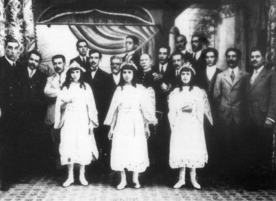 Sofistas y Coro de la Loa del Recibimiento.