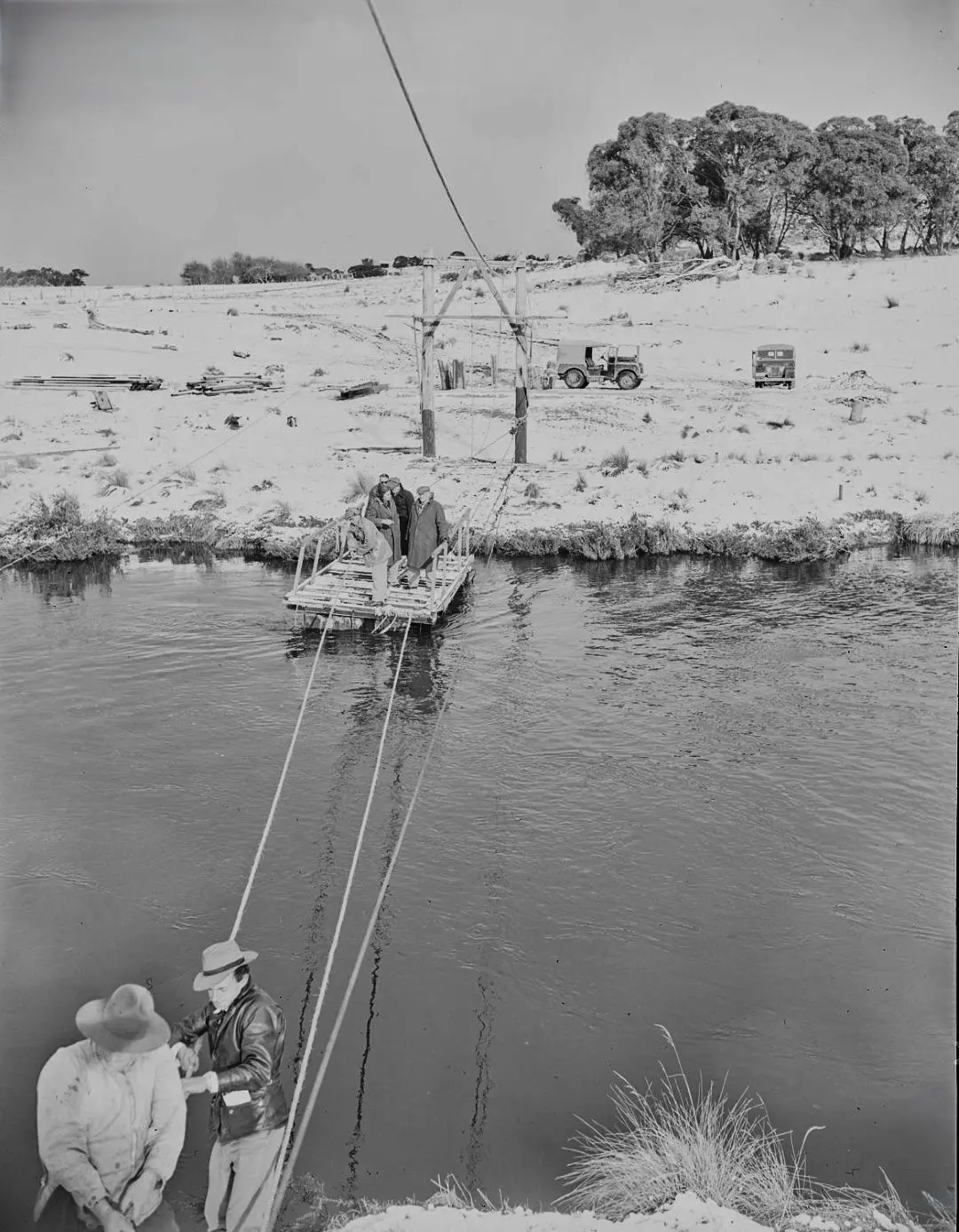 Crossing the Eucumbene River Crossing the Eucumbene River