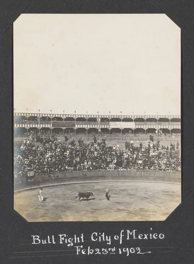 La plaza llena en día de corrida