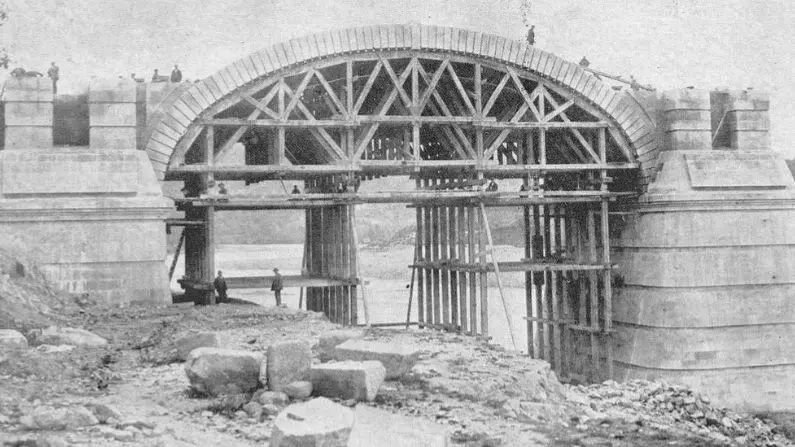 Construcción del Puente Nuevo sobre el Miño.