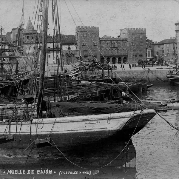 Barcos atracados en el puerto