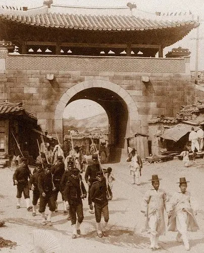 Soldiers and Civilians at West Gate.