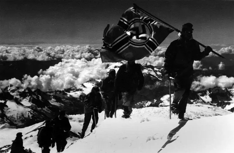 German climbers plant a flag on Mount Elbrus