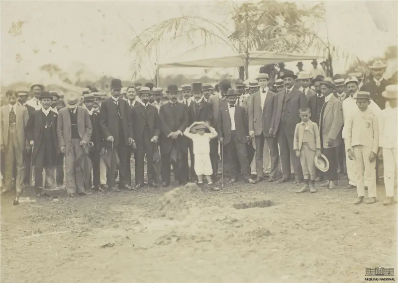 Lançamento da pedra fundamental da igreja de Senna Madureira