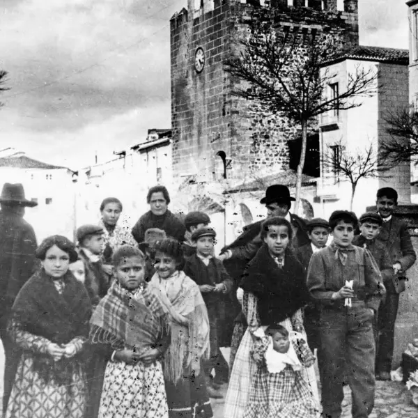 Grupo de adultos y niños