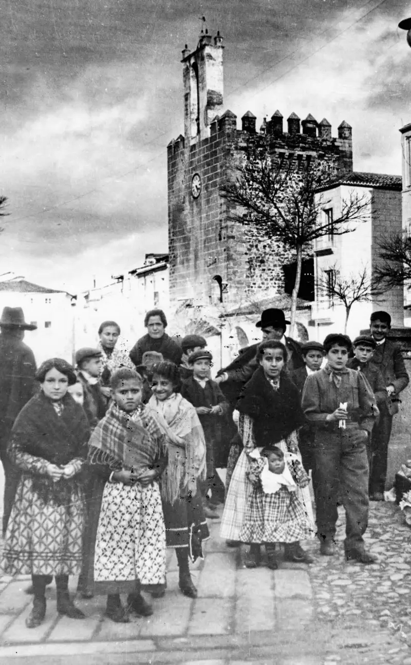 Grupo de adultos y niños