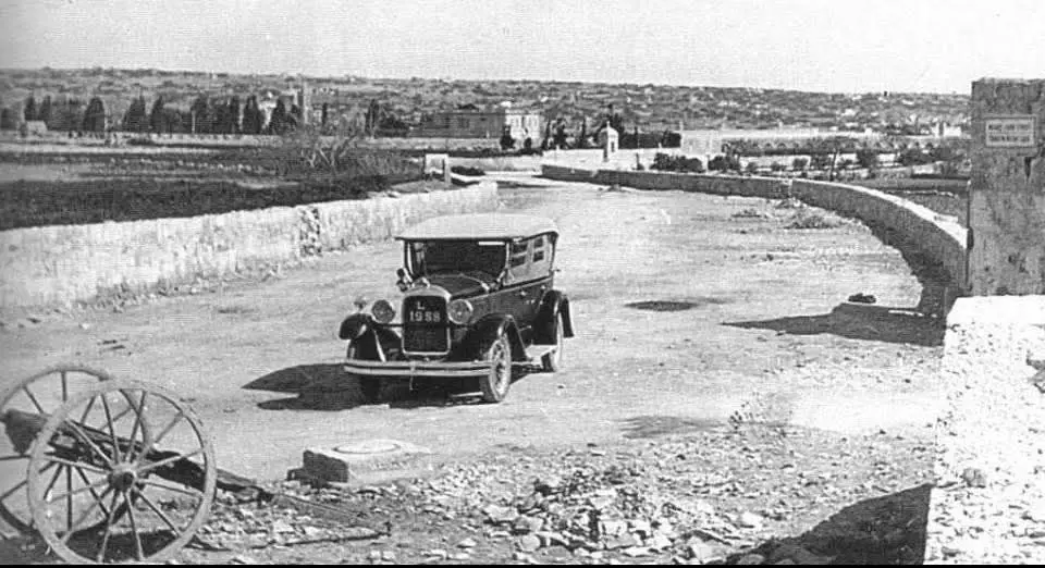 Attard, triq in-Nutar Zarb (1920s)