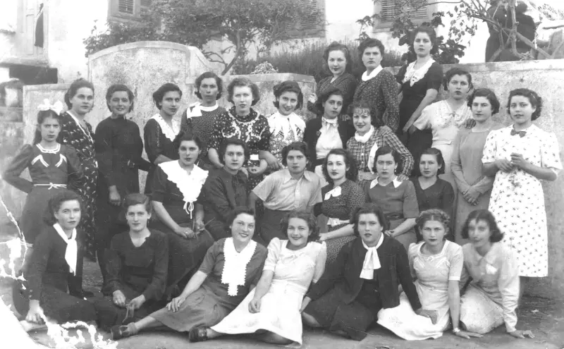 Grupo de señoritas en Barlovento