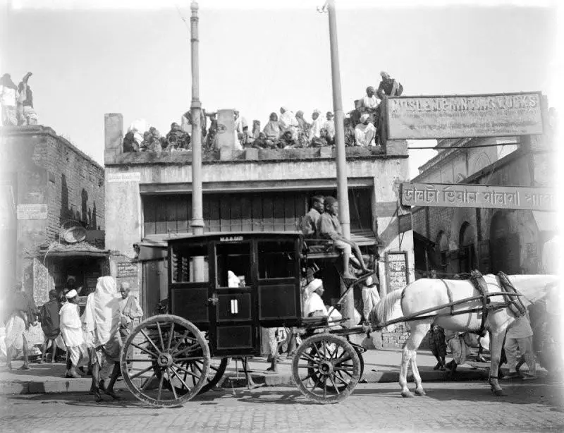 Coach outside 'Moslem Printing Works',