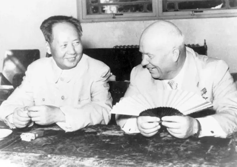 Mao Tse-Tung with  Nikita Khrouchtchev