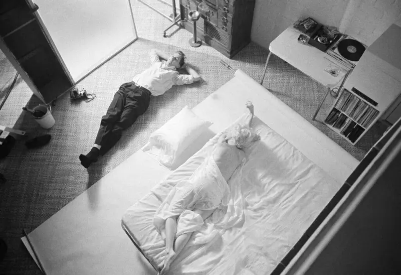 Douglas Kirkland at a Photo Shoot with Marilyn Monroe