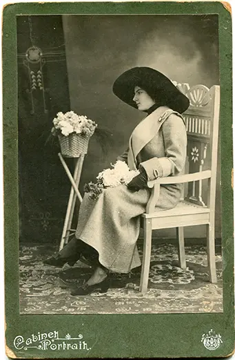 Portret de femeie cu pălărie